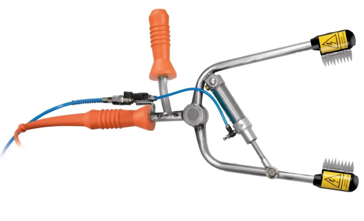 Clește de asomare EFA cu o mână tip YP, pneumatic, pentru porci